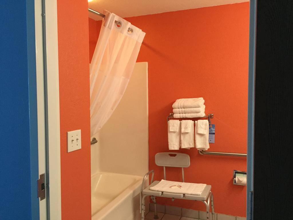 Microtel Inn & Suites By Wyndham Carolina Beach Extérieur photo