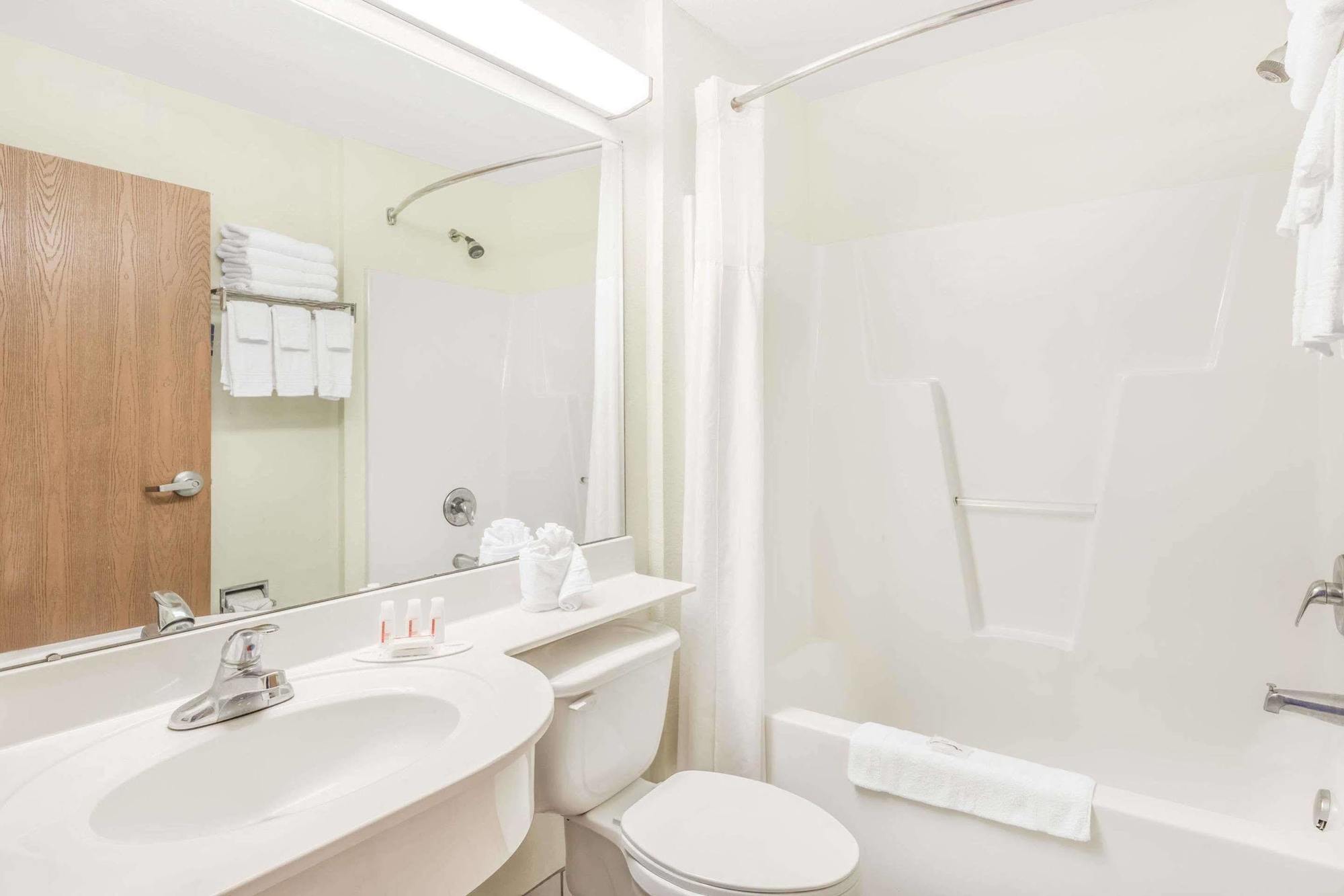Microtel Inn & Suites By Wyndham Carolina Beach Extérieur photo